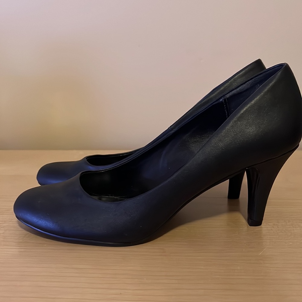 Classic black pumps